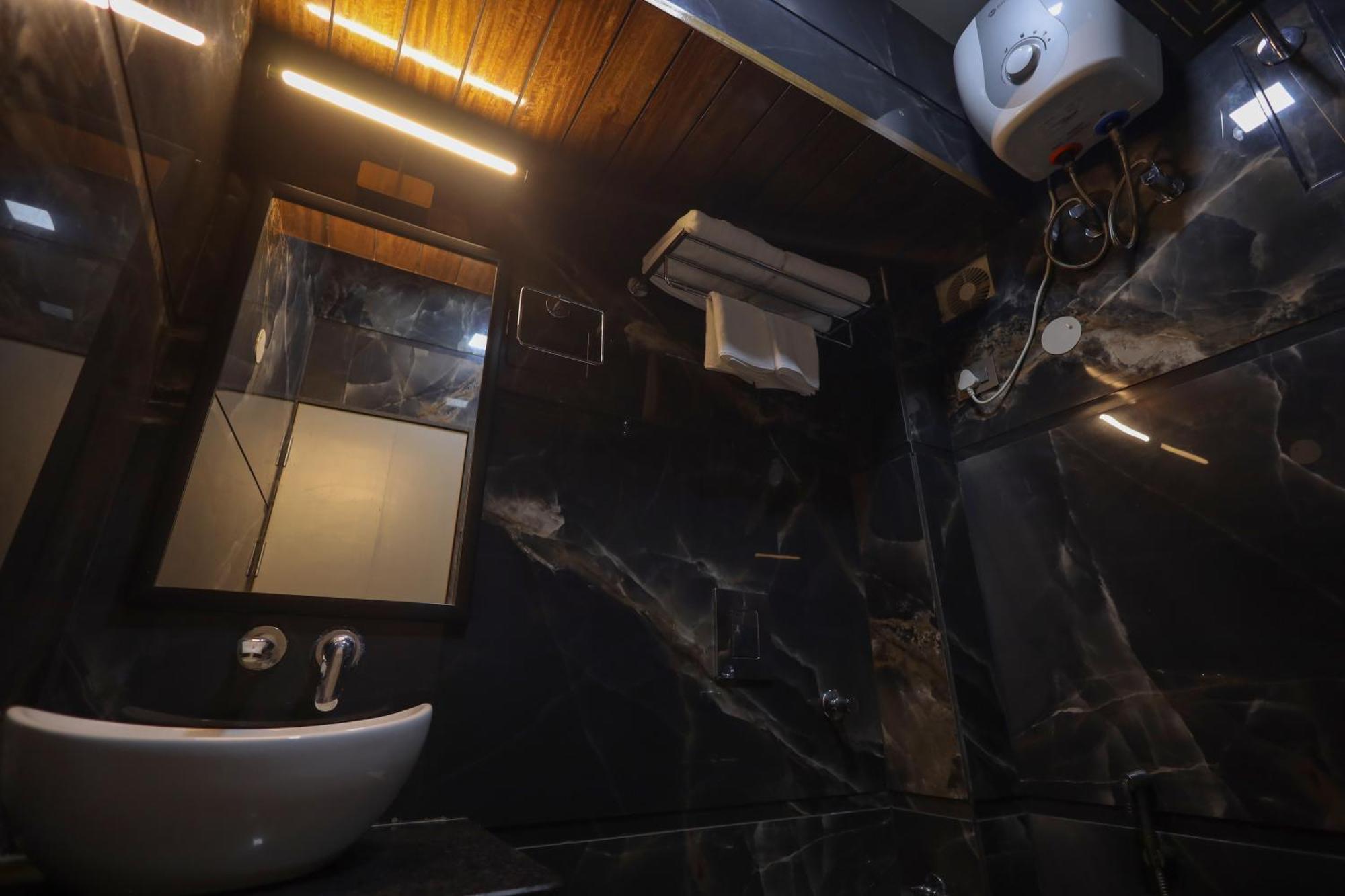 Narayana Homes Mathura Kültér fotó